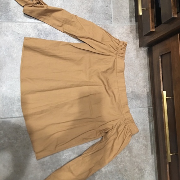 Off the shoulder crisp cotton boutique top - Picture 7 of 7